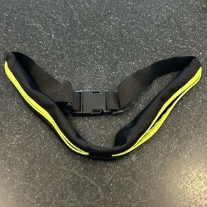 Money belt with elastic band.